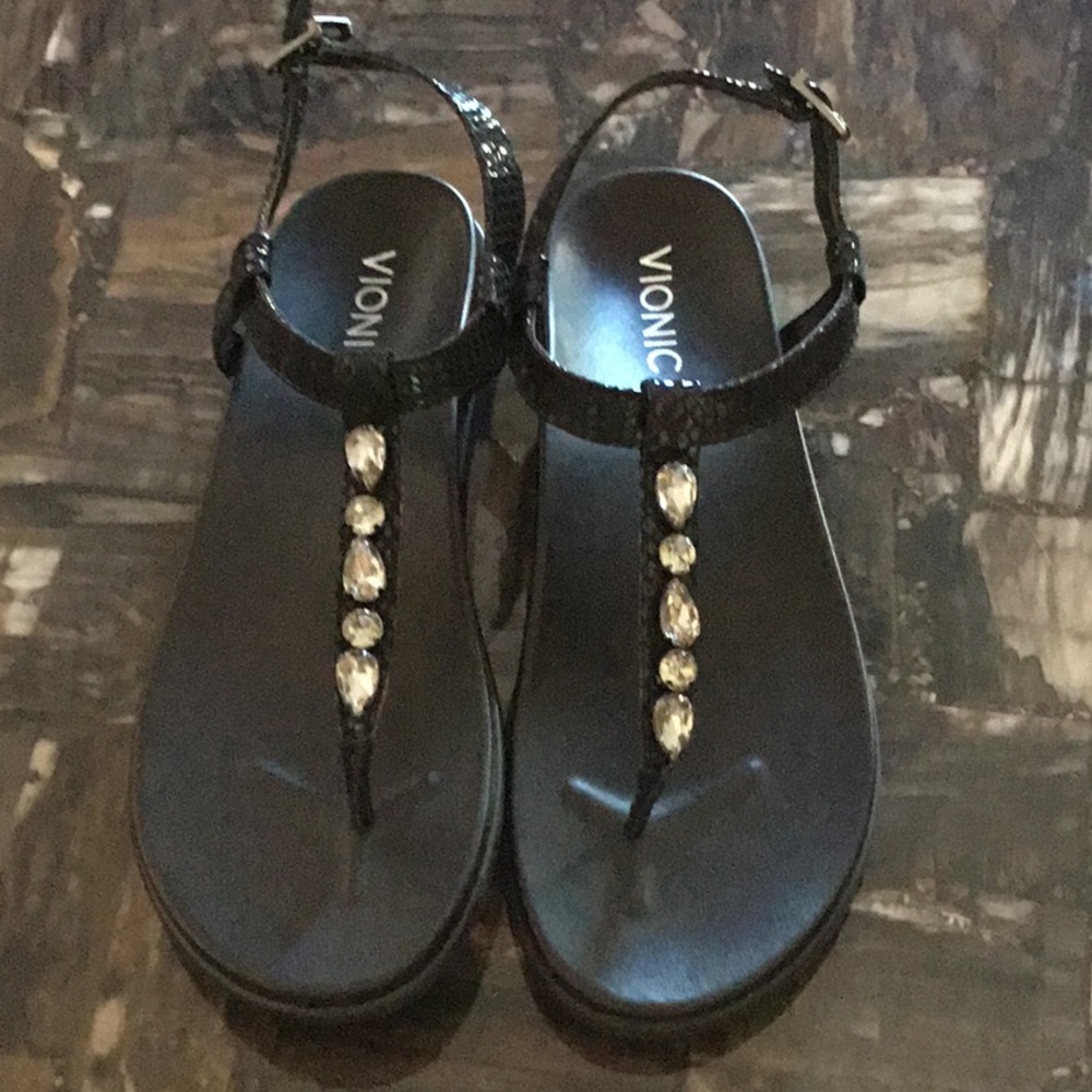 New Gem Stone Thong Vionic Black Sandals